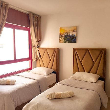 Amazing Appartement " Avec Climatisation " Au Centre Ville En Face Hilton & Gare Train De Tgv De Tanger 2N Tangier Exterior photo