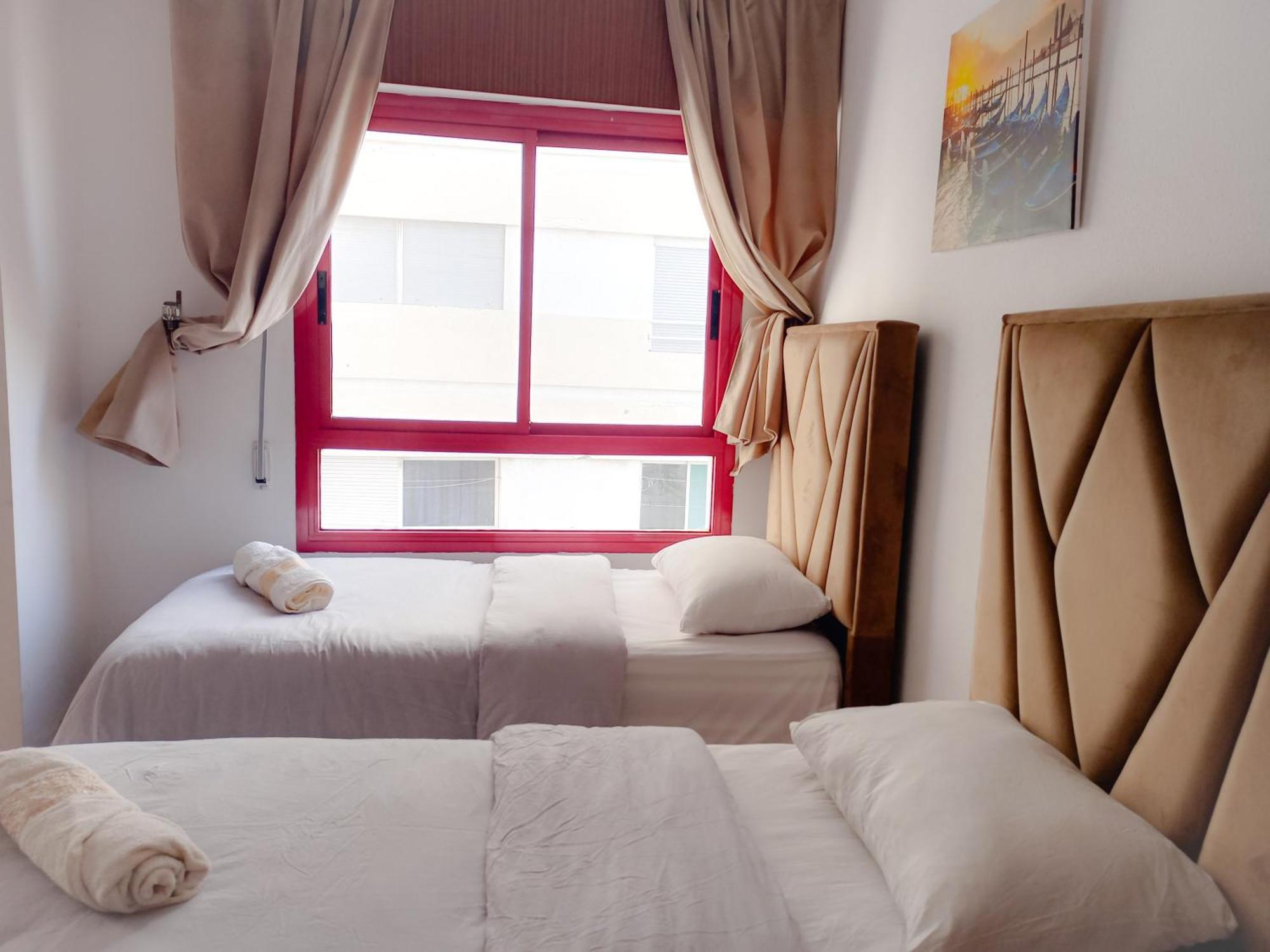 Amazing Appartement " Avec Climatisation " Au Centre Ville En Face Hilton & Gare Train De Tgv De Tanger 2N Tangier Exterior photo