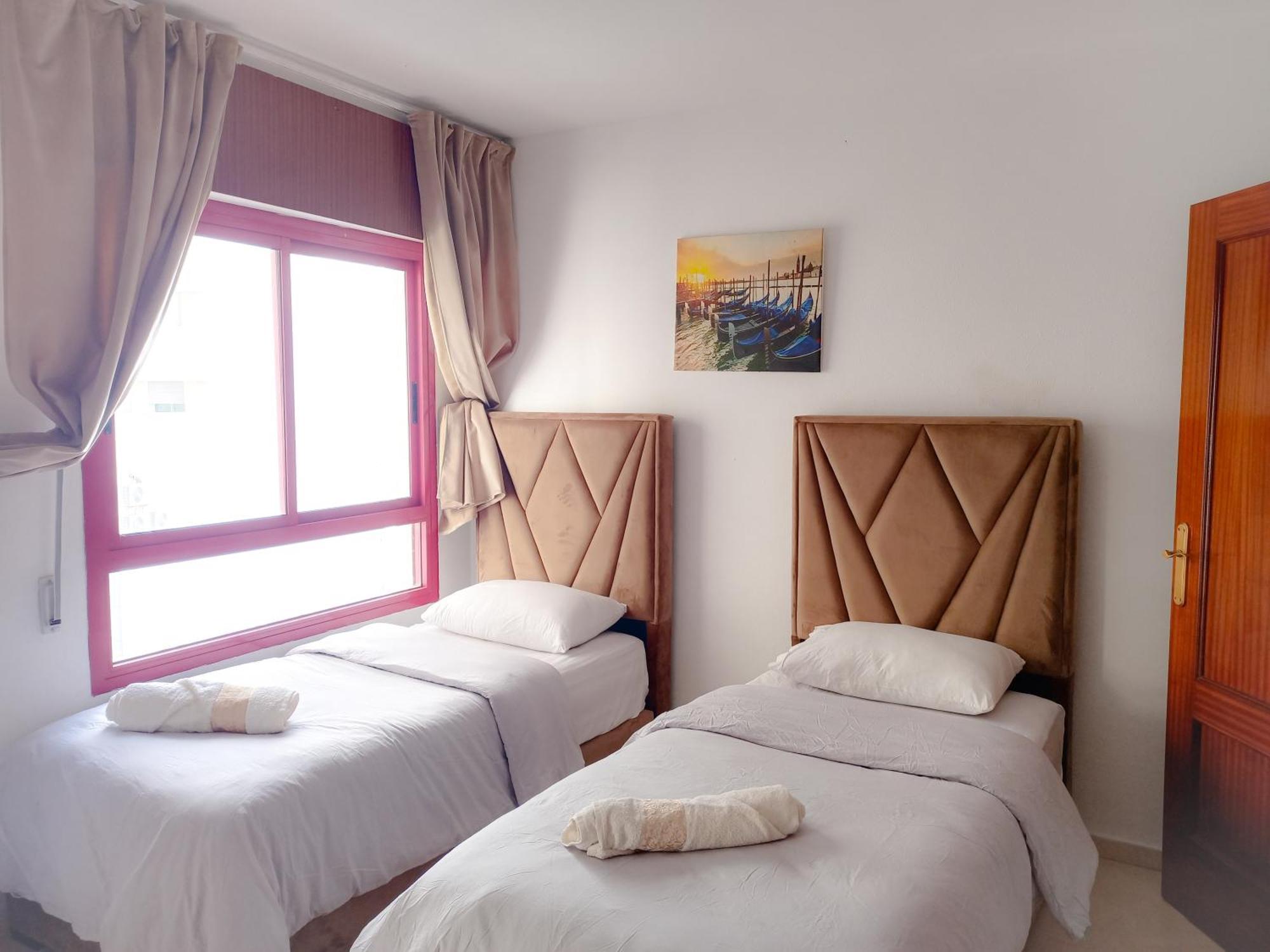 Amazing Appartement " Avec Climatisation " Au Centre Ville En Face Hilton & Gare Train De Tgv De Tanger 2N Tangier Exterior photo
