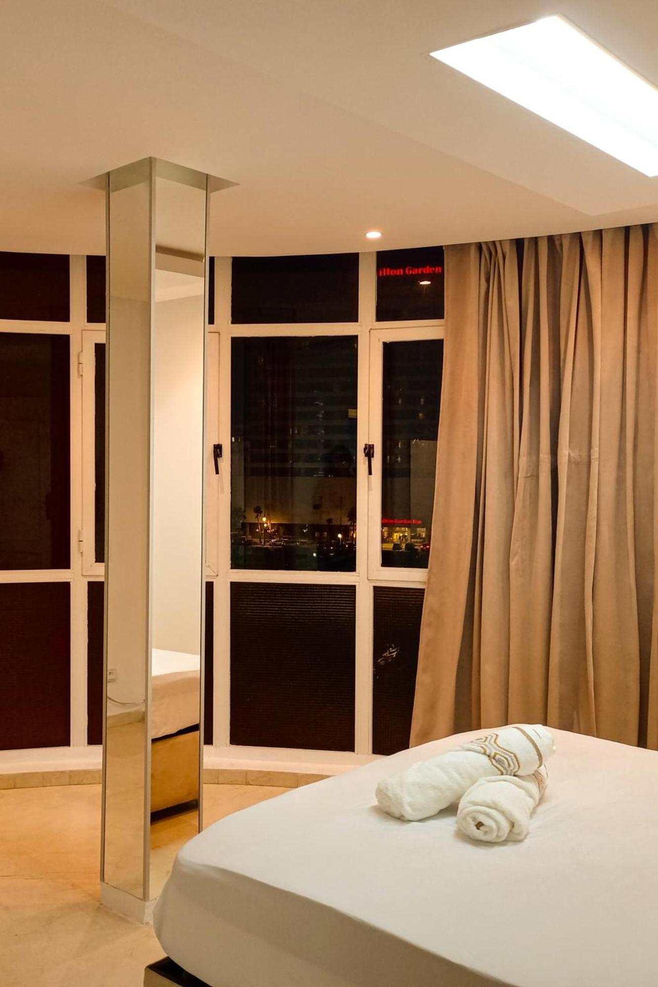 Amazing Appartement " Avec Climatisation " Au Centre Ville En Face Hilton & Gare Train De Tgv De Tanger 2N Tangier Exterior photo