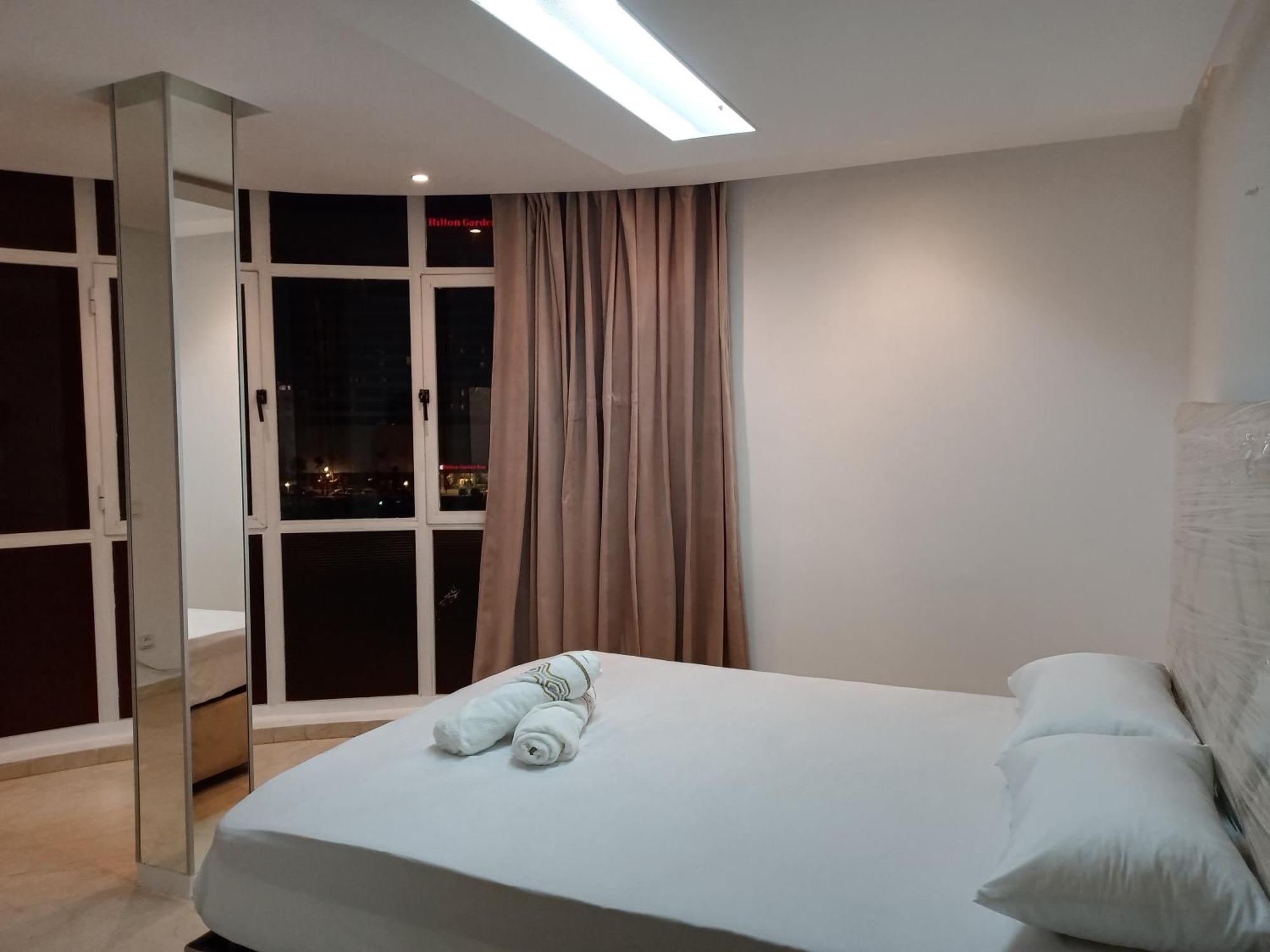 Amazing Appartement " Avec Climatisation " Au Centre Ville En Face Hilton & Gare Train De Tgv De Tanger 2N Tangier Exterior photo