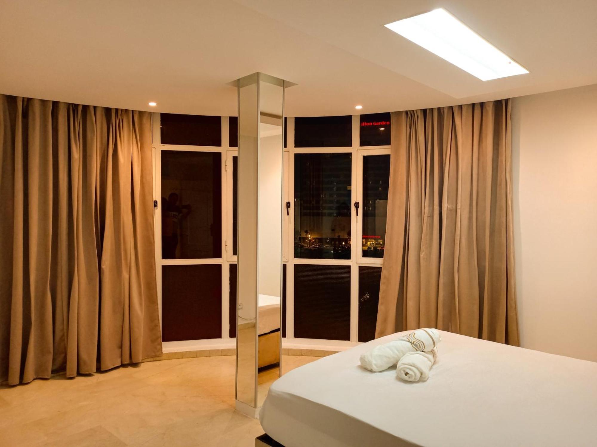 Amazing Appartement " Avec Climatisation " Au Centre Ville En Face Hilton & Gare Train De Tgv De Tanger 2N Tangier Exterior photo